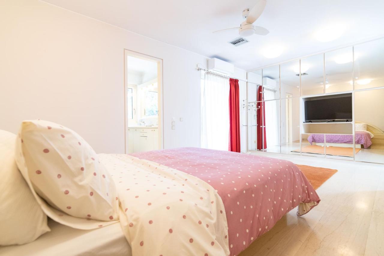 Sunlight House - Palatial Fully Equipped Apartment Near The Sea Атина Екстериор снимка